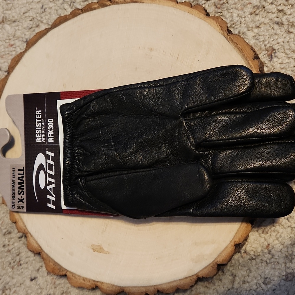 Hatch Black Resister With Kevlar Gloves XS